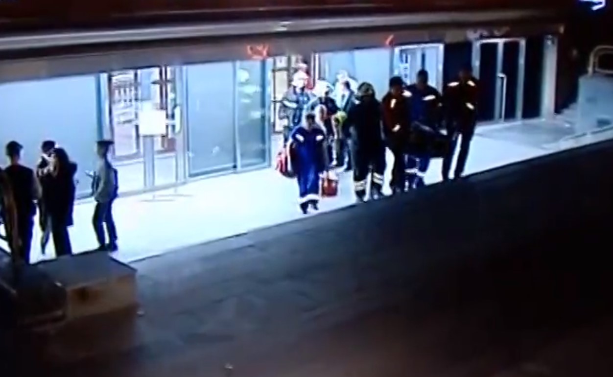 Человек упал в шахту лифта в столичном ТЦ «Охотный ряд»