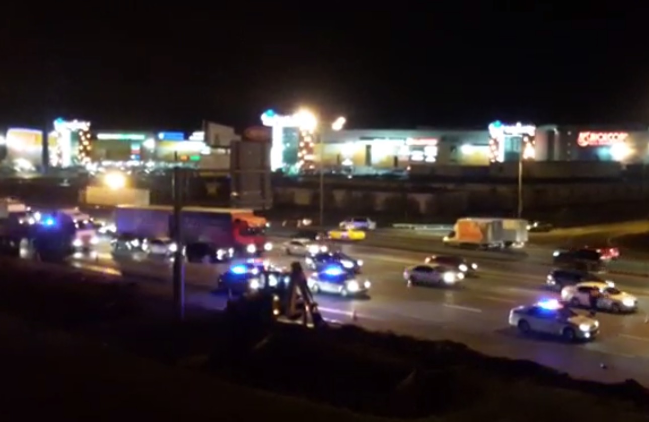 Один человек пострадал при столкновении двух автомобилей на МКАД