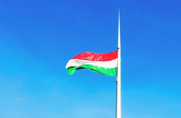 Власти Венгрии начали изымать у украинцев ранее выданные паспорта