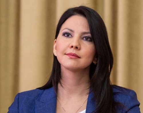 Сотрудники ФБР задержали парламентария в аэропорту Нью-Йорка, после чего в течение часа допрашивали