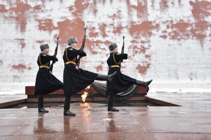 Церемония смены почетного караула введена во многих странах мира