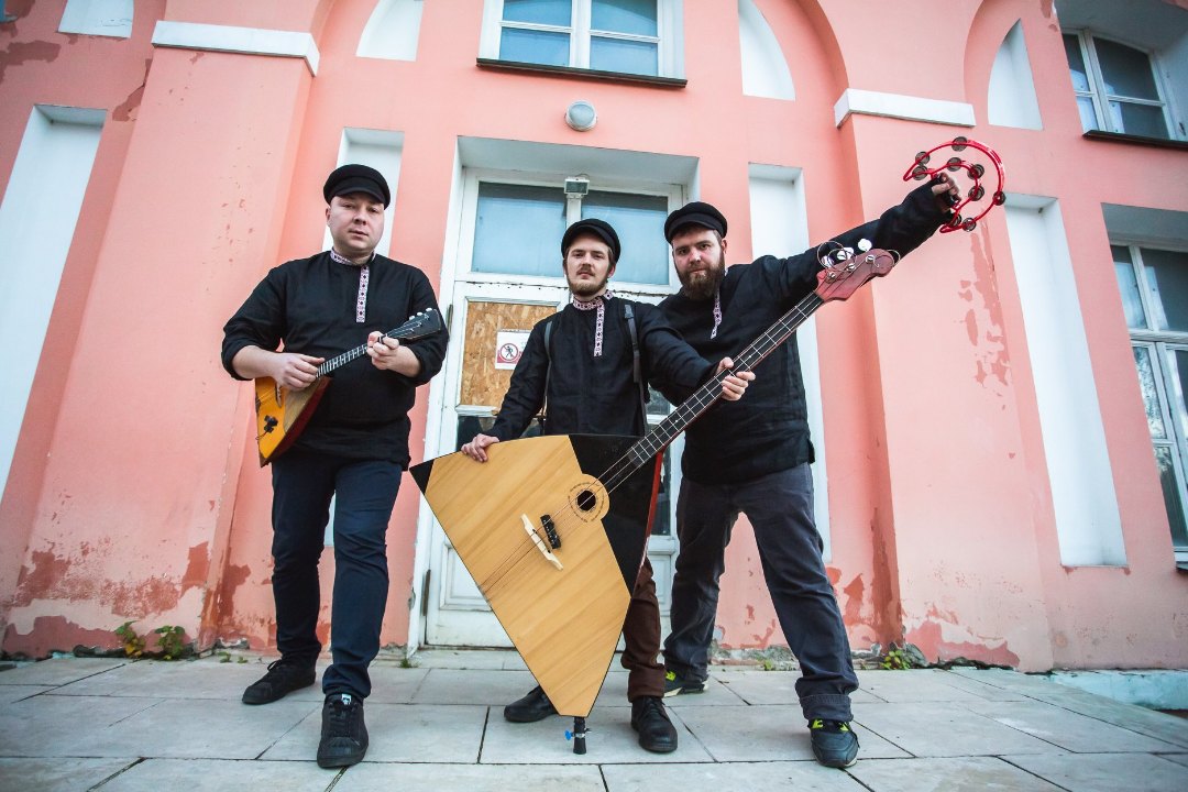 Струнный народный оркестр «Отчий край» выступит в переходе со станции «Третьяковская»