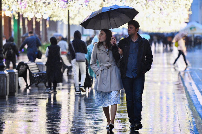 Москвичей предупредили о дождливой погоде до конца недели