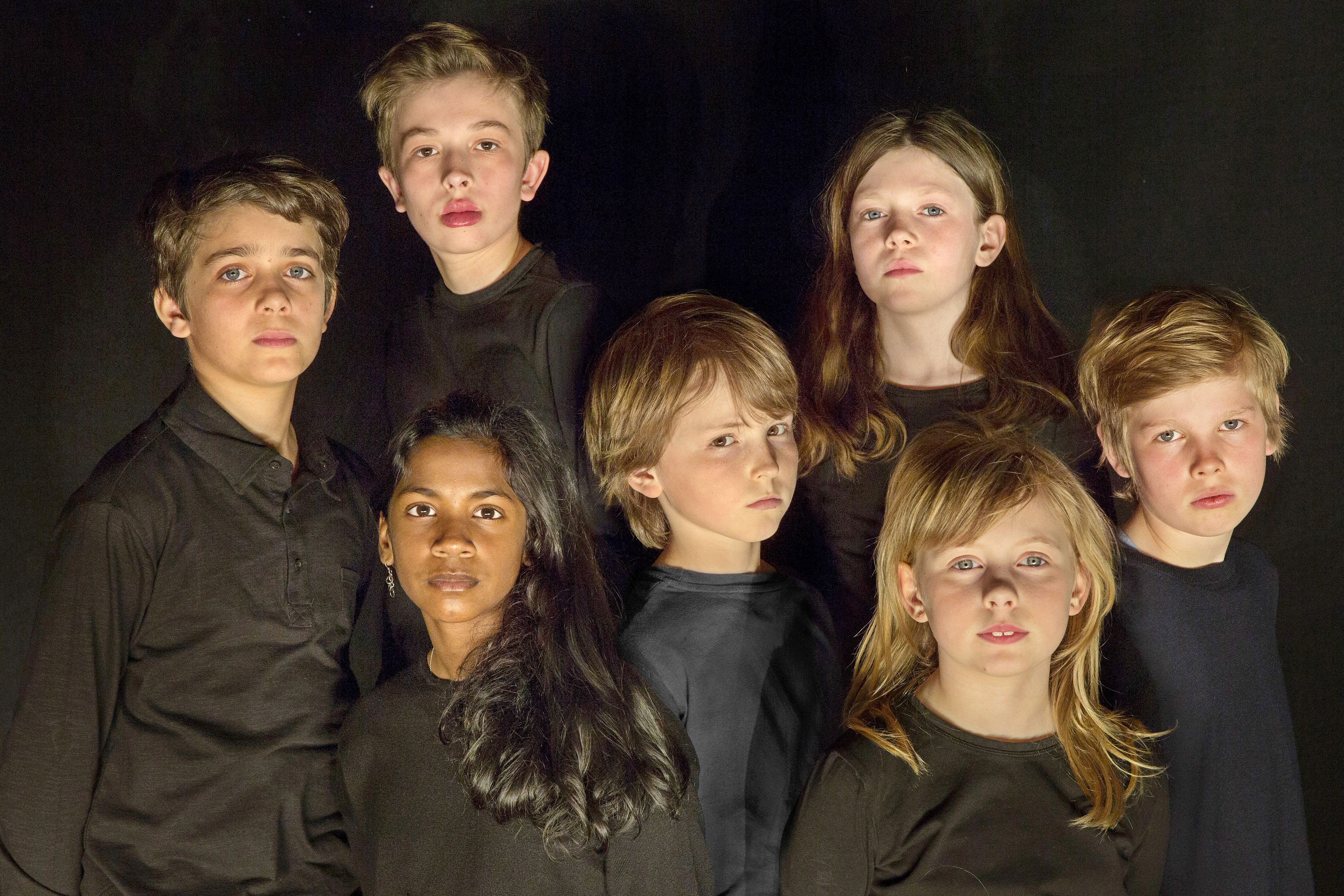 10 апреля 2017 года. Юные актеры представят спектакль швейцарского режиссера Мило Рау «Пять легких пьес». В Москве его покажут 14 и 15 октября в Центре имени Мейерхольда в рамках фестиваля «Территория»