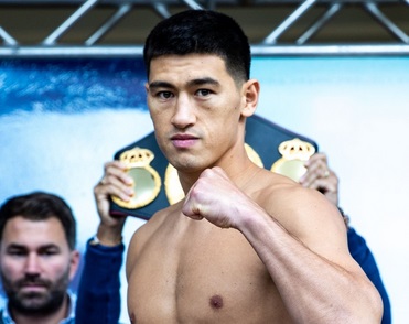 Российский боксер Дмитрий Бивол защитил титул чемпиона мира WBA