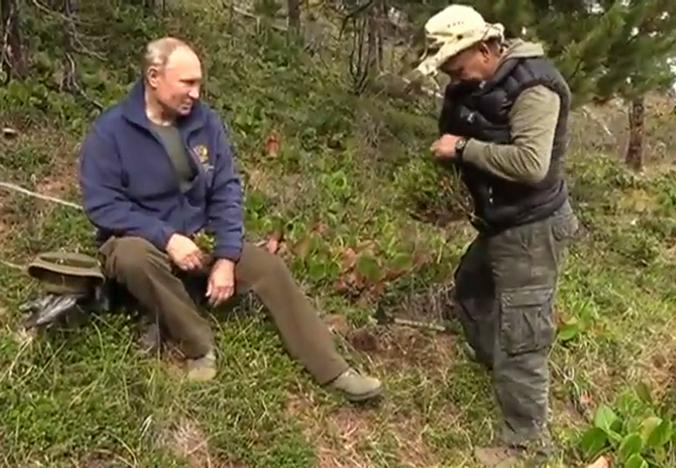 Песков объяснил, почему Путин любит отдыхать в России