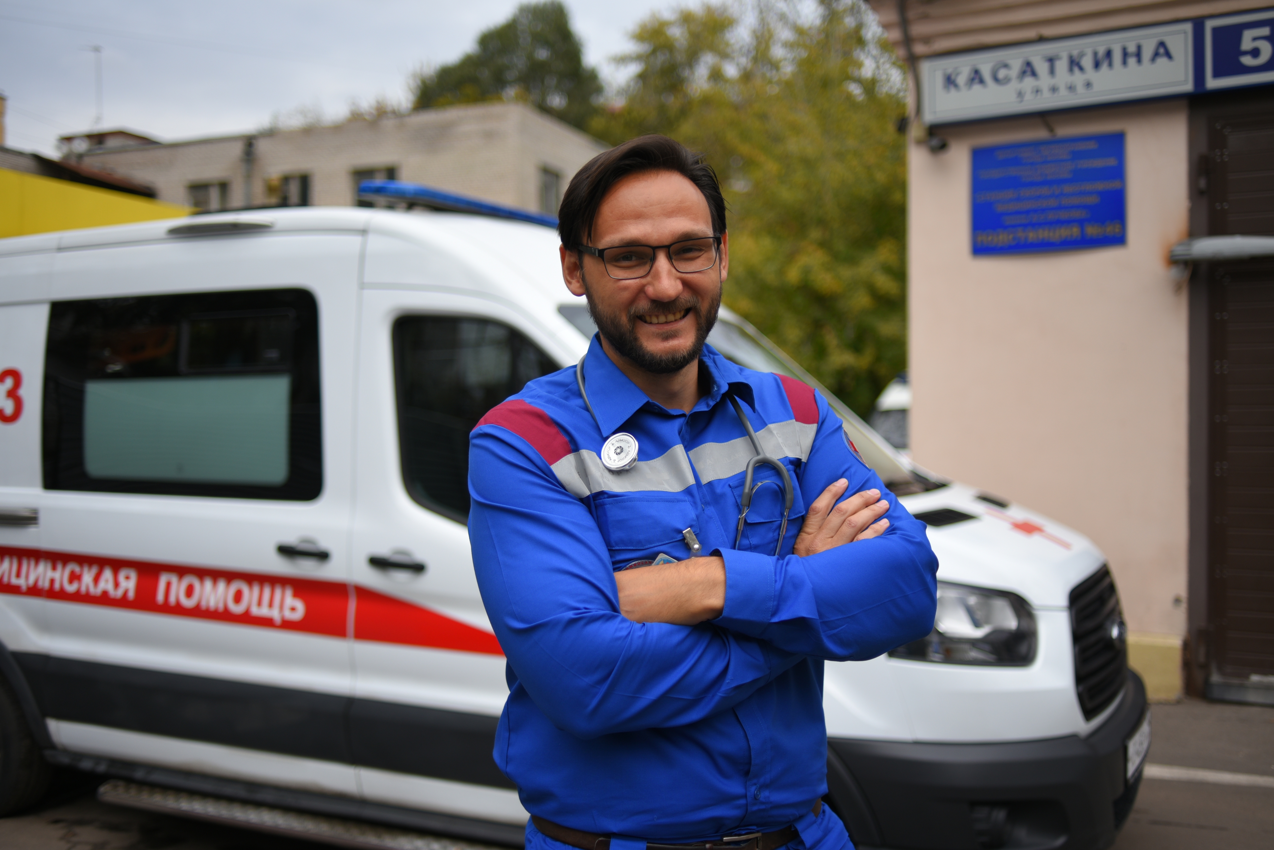 Петр Давыдов приступает к дежурству в реанимационной бригаде