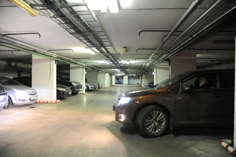 Свыше тысячи машино-мест купили у города москвичи с начала года