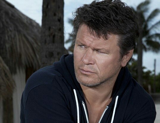 Олег Тактаров отметил, что в поединке нет однозначного фаворита