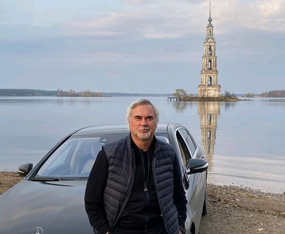 Валерий Меладзе опубликовал снимок на фоне Калязинской колокольни