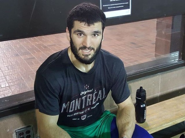 Российский боксер Бетербиев нокаутировал украинца Гвоздика