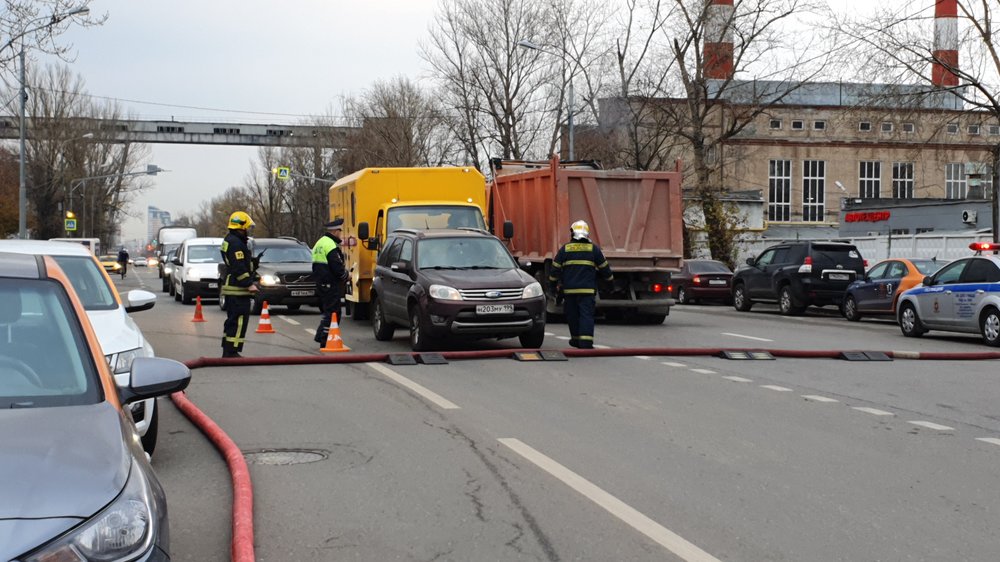 Площадь пожара на складе в Москве достигла 500 «квадратов»