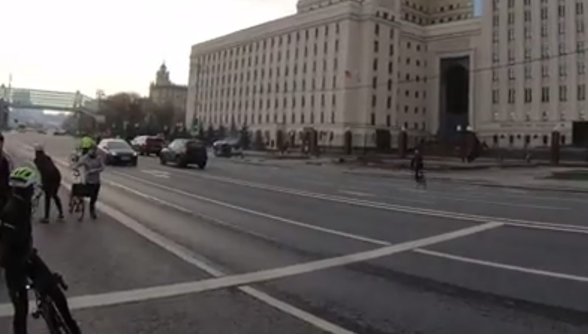 Опубликовано видео момента ДТП с автомобилем каршеринга в центре Москвы