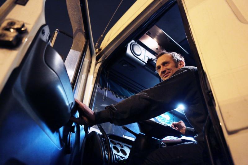 Сначала беспилотники появятся в грузовом транспорте, где большие перегоны и водители устают