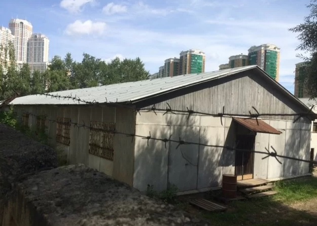 Одноэтажное нежилое здание общей площадью 500,9 квадратного метра возвели без разрешительных документов