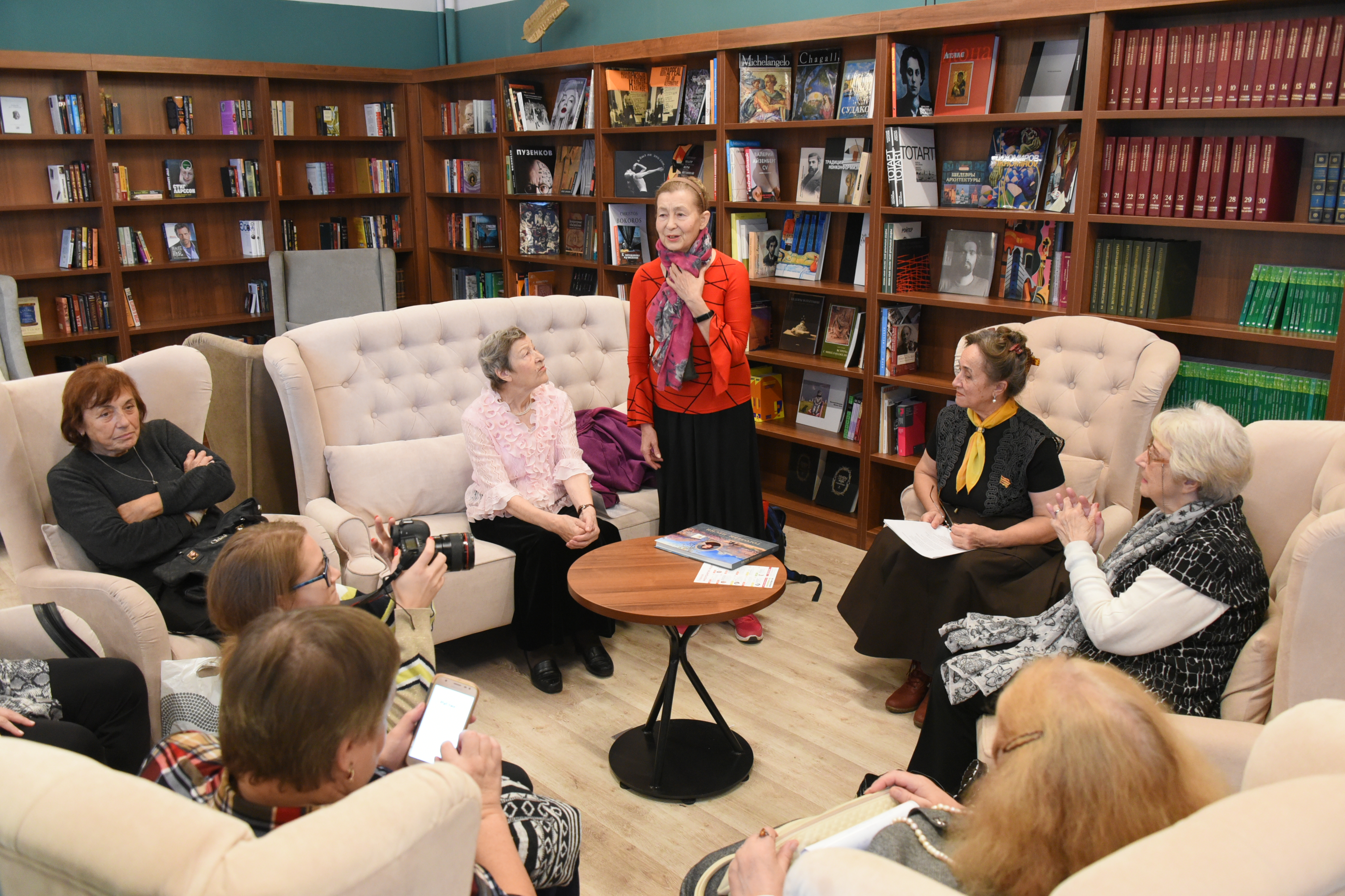 Три социальных центра планируется открыть в Москве до конца года