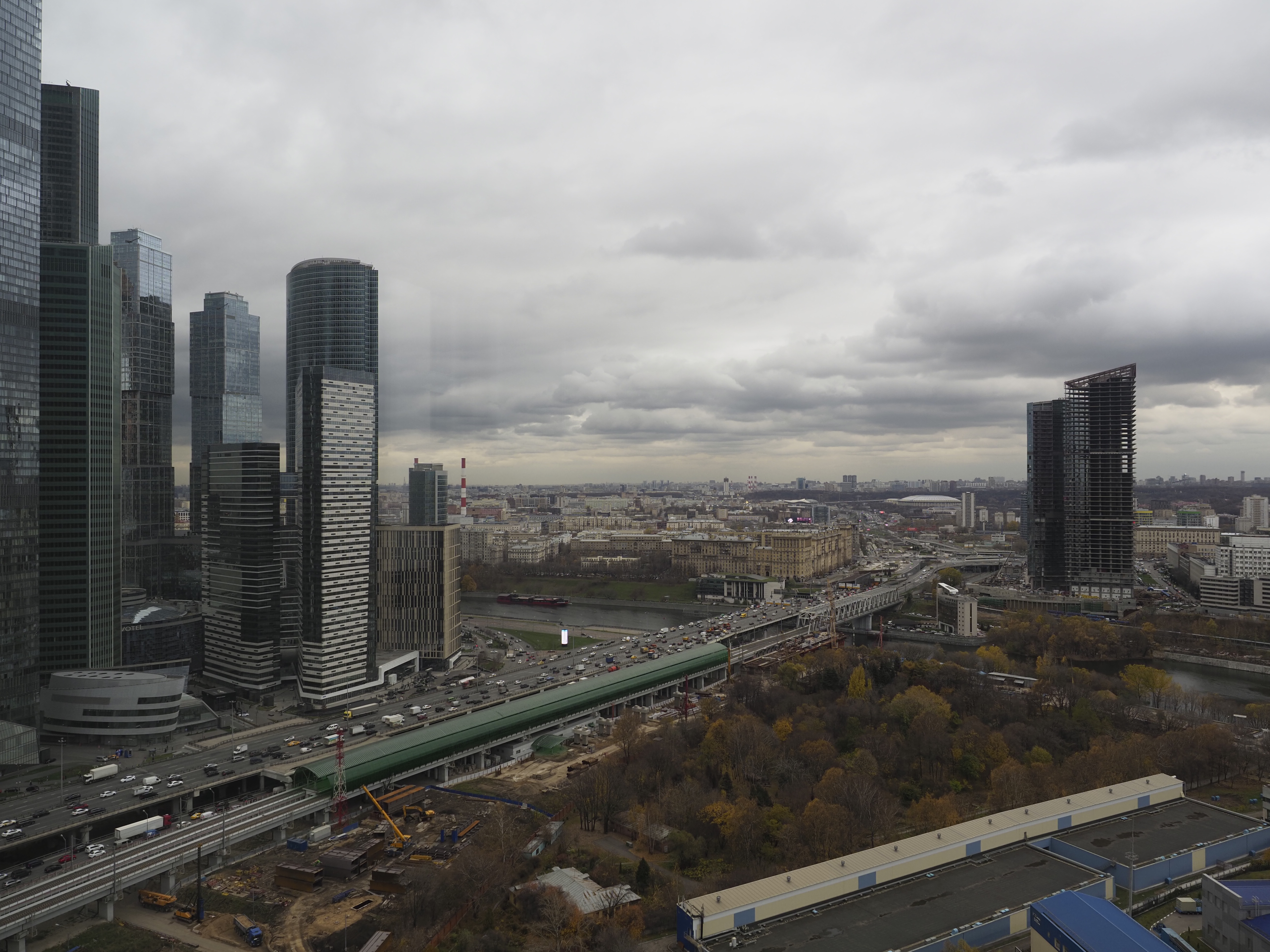 Спасатели проверили башню центра «Москва-Сити» после сообщения о задымлении