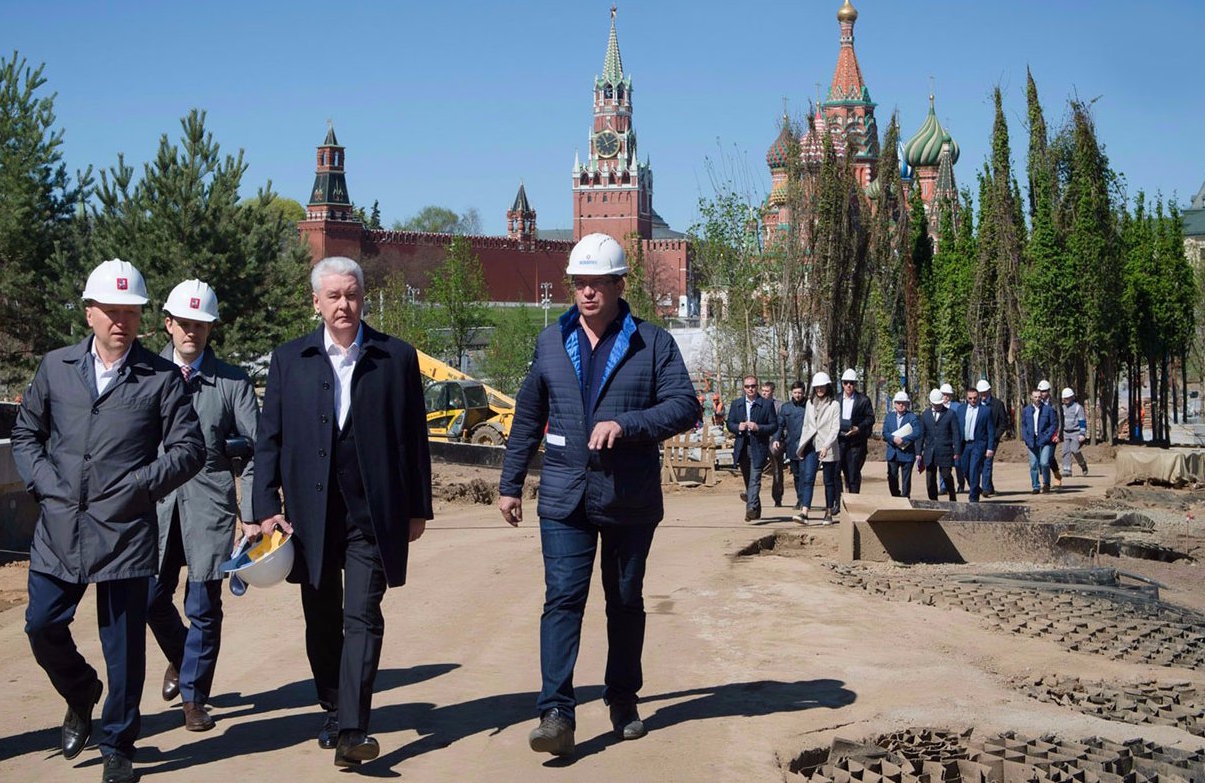 Сергей Собянин напомнил москвичам о том, как выглядела современная территория парка до его строительства