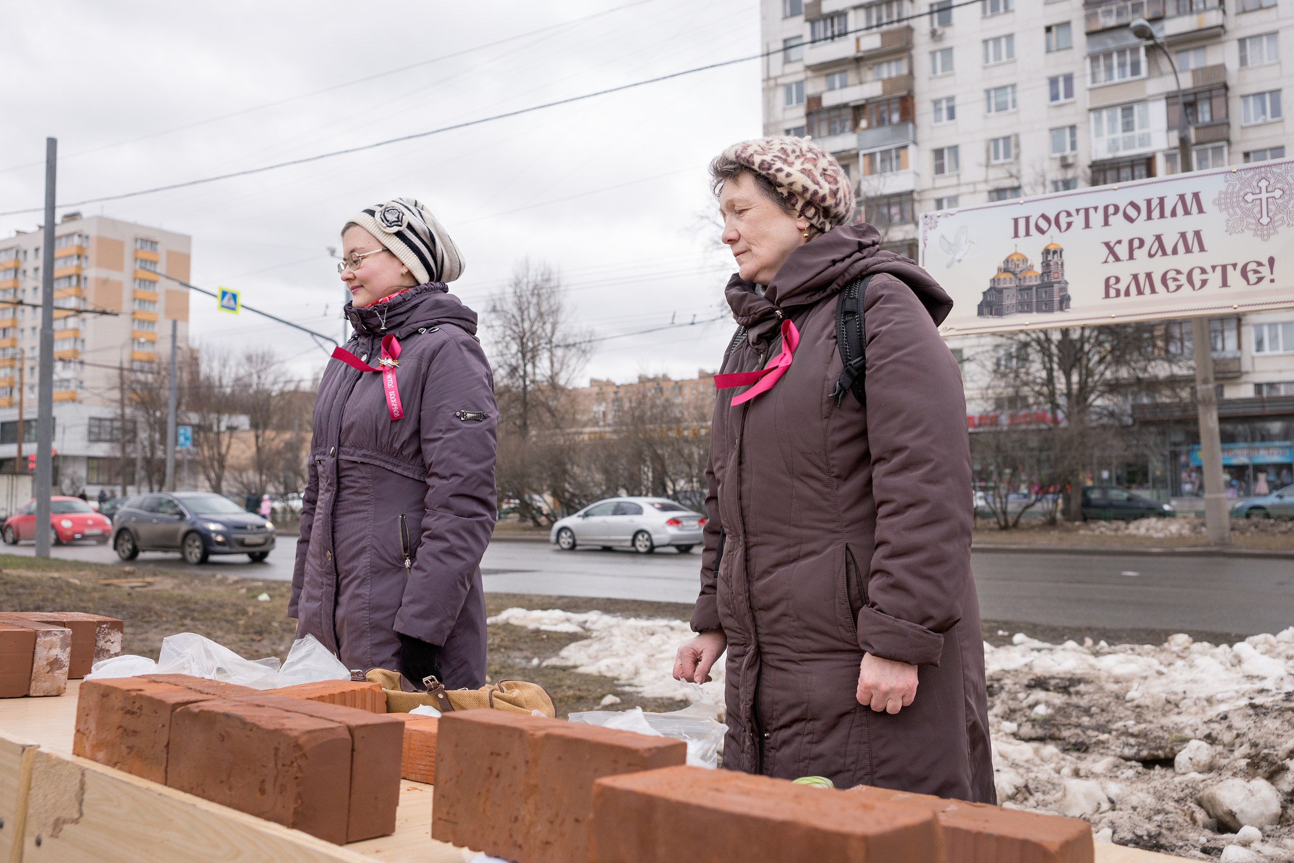 Строит помощь. Храм Ермогена в Гольяново. Строящаяся Церковь в Гольяново. Храм Ермогена в Гольяново прямой эфир. Поддержка помощь строительство общества.