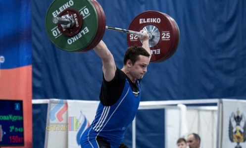 Александр Кибанов выступал в весовой категории до 102 кг среди спортсменов до 23 лет