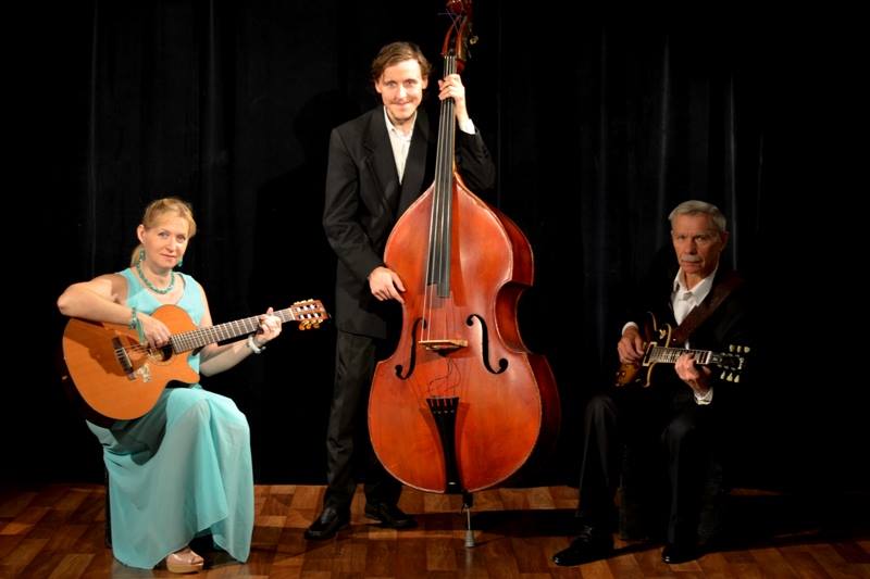 В этот раз коллектив сыграет дуэтом, а не в качестве трио: москвичи и гости столицы услышат композиции в исполнении Евгении Браганцевой и Антона Родина