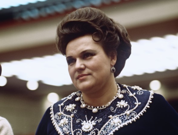 Людмила Зыкина была одной из самых известных и выдающихся исполнительниц русских народных песен в стране