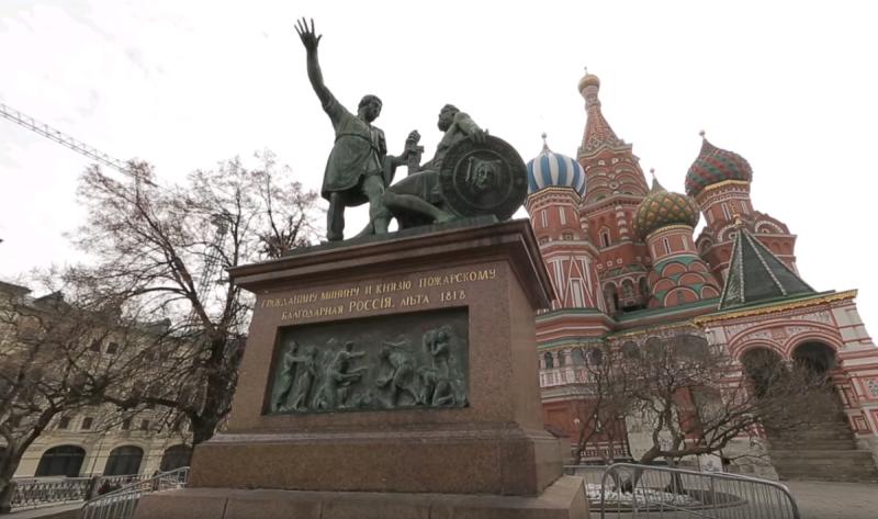 Памятник князю Дмитрию Пожарскому и посадскому человеку Козьме Минину в Москве