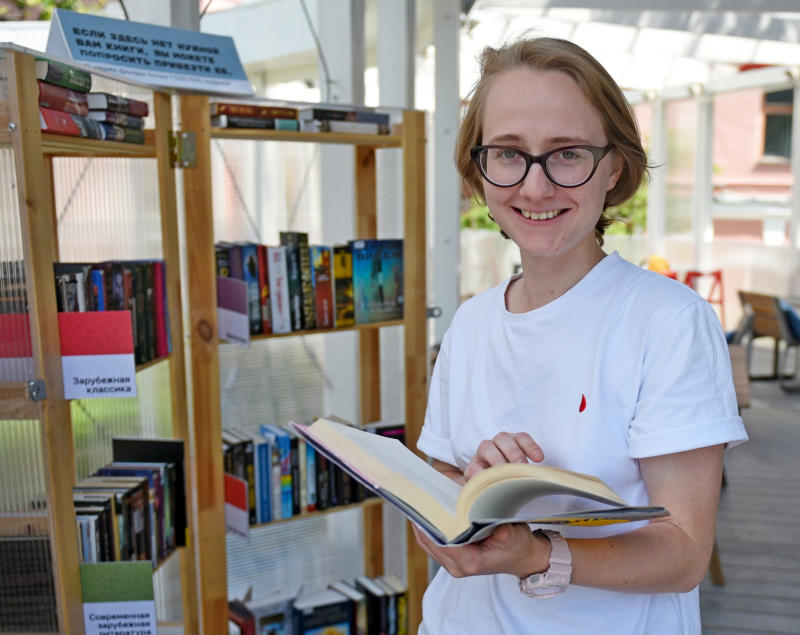 В районе Алексеевский перед зданием Центральной городской деловой библиотеки в 2020 году появится литературный дворик