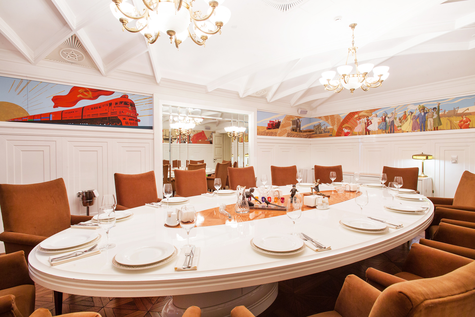 Помещение бывшего ресторана расположено в Столешниковом переулке, дом 2–4, строение 6, — напротив здания столичной мэрии