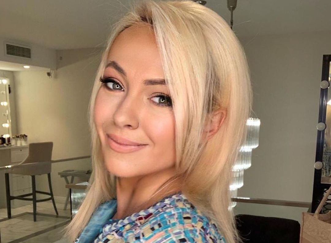 «Завтракаем под новый хит»: Яна Рудковская показала свое утро на яхте