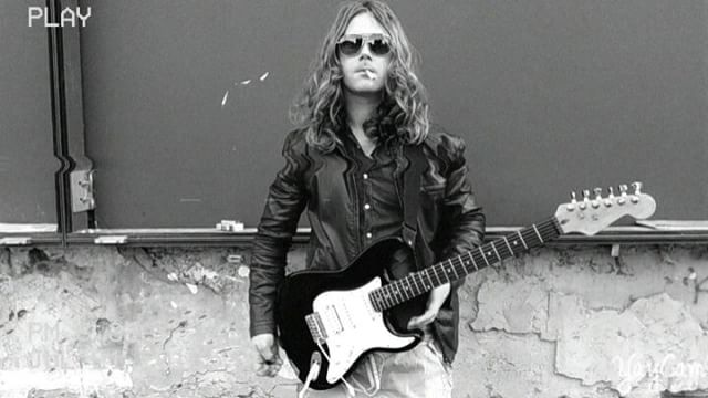 Как гитарист-импровизатор, рокер, блюзмен он постоянно бросает вызов типичному восприятию музыки, жанрам и канонам