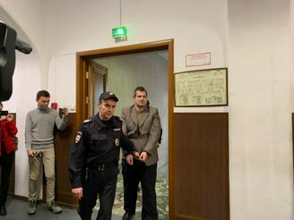 Появилось видео из зала суда со смертельно ранившим полковника СК