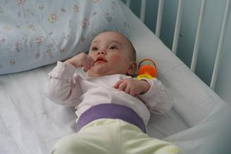 Врачи рассказали о самочувствии найденной на улице в Москве девочки