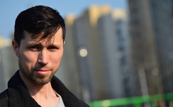 Ранее мужчина жил в Швеции с дочерьми Алисой, Серафимой и Софьей, и при попытке отправиться в столицу через Варшаву их задержали польские пограничники