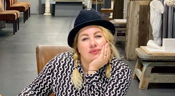 Отмечается, что врачи решили везти дочь Евы Польны в больницу, так как не смогли на месте купировать острое состояние