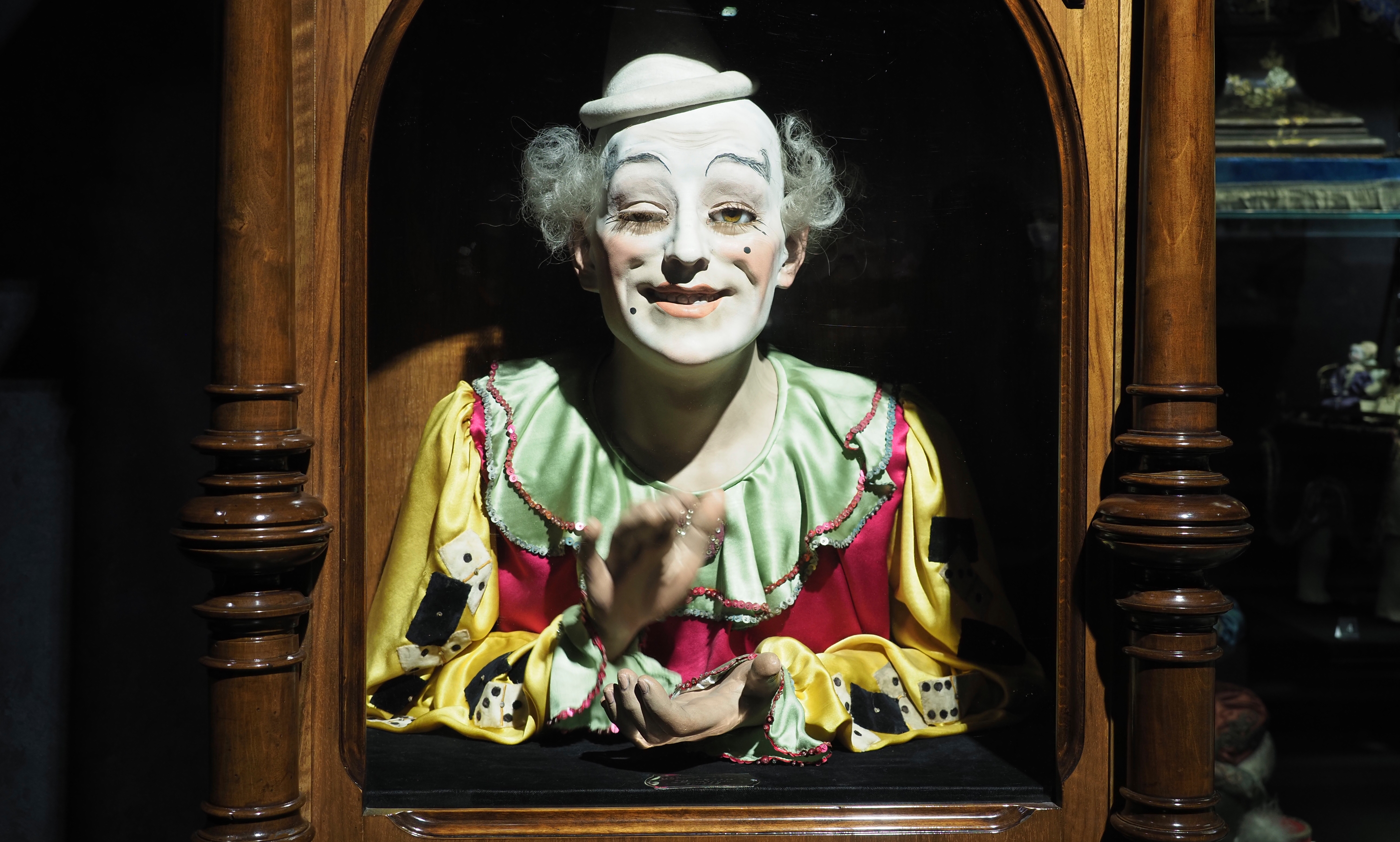 Музыкальный автомат с автоматоном — фигуркой клоуна с заводным механизмом, начало ХХ века