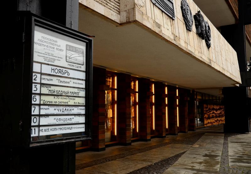 МХАТ имени Горького опроверг информацию о нанесении актеру Сахарову побоев