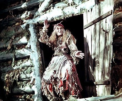 Актер Георгий Милляр в роли Бабы-яги