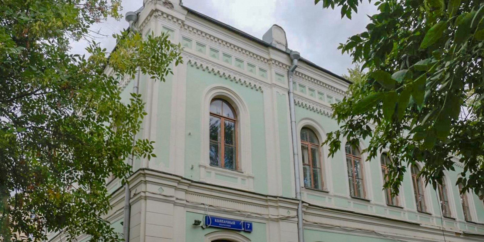 Элементы старинного декора нашли при реставрации усадьбы в центре столицы