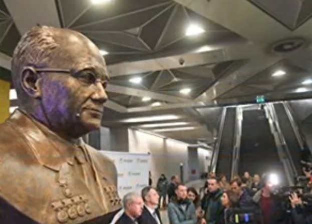 Памятник авиаконструктору Туполеву открыли во Внукове