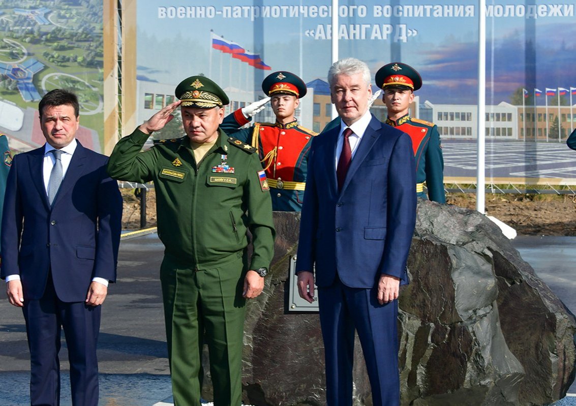 В «Авангарде» будут плац, спортивные городки, тиры, полосы препятствий и учебные классы. Центр оборудуют компьютерной и мультимедийной техникой