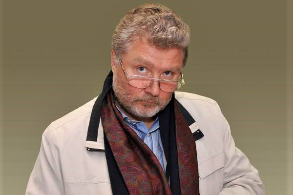 В последние годы Юрий Поляков все больше работает для театра. Только в Москве спектакли по его произведениям сейчас идут в четырех театрах