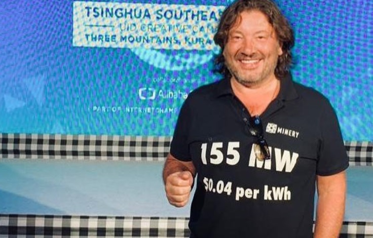 Александр Шульгин недолгое время состоял в отношениях с Юлией Михальчик