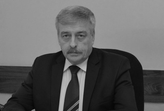 По предварительной информации, Вадим Небога не уступил грузовику дорогу, в результате чего произошло ДТП