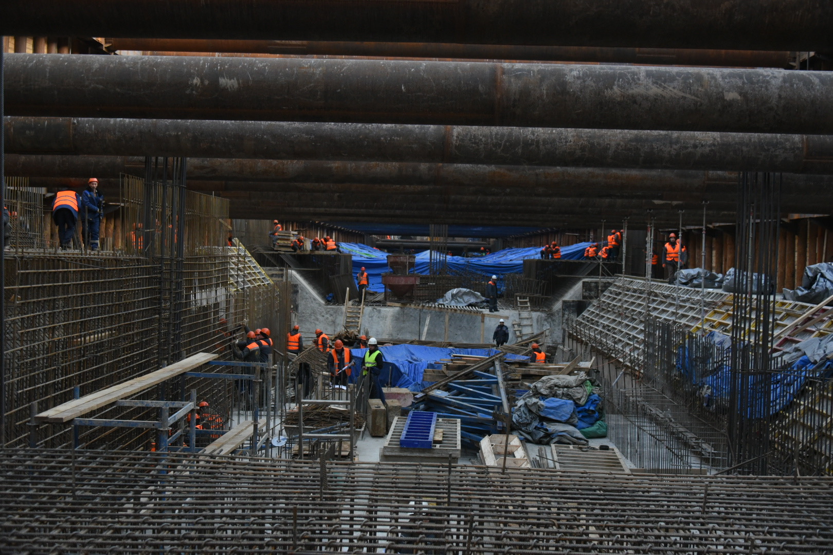 Изображения первомайских шествий украсят станцию «Улица 800-летия Москвы»