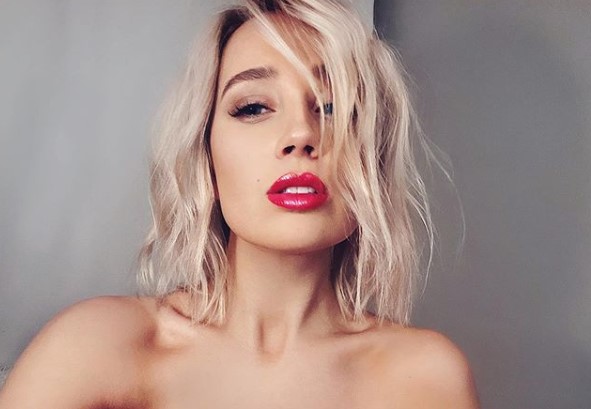 Артистка попросила поклонников не переживать за ее здоровье