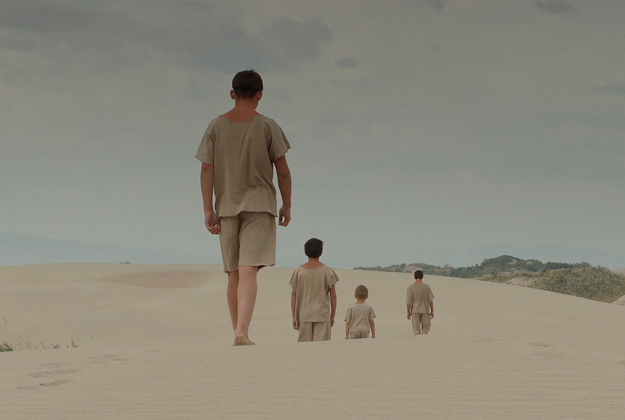 Эта камерная драма посвящена жизни пяти братьев из далекого аула