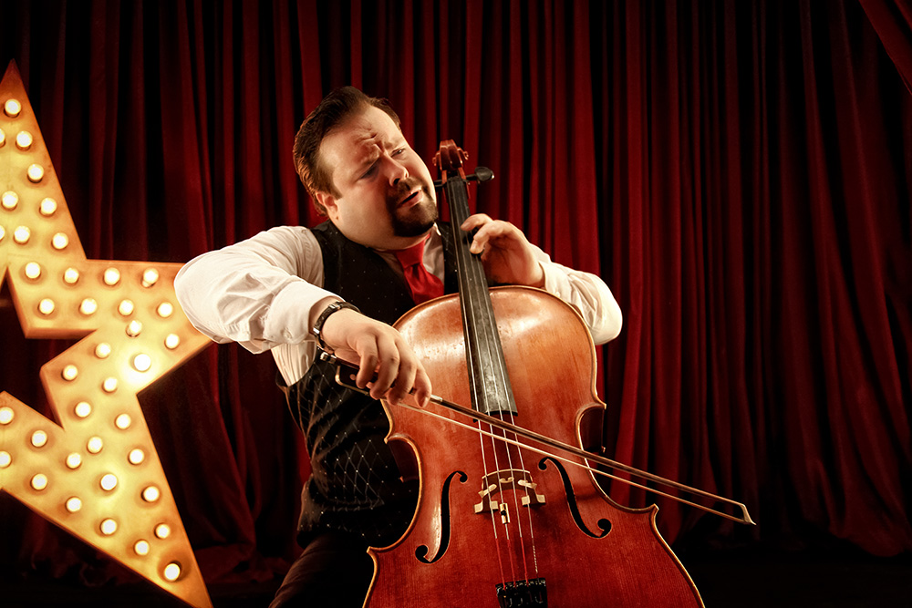 Мой отчий дом — сцена. А виолончель — факел, который полыхает музыкой в моих руках