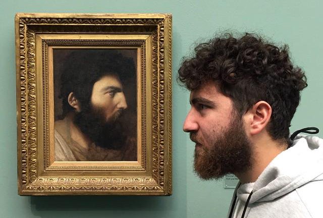 То, что удивляет посетителей музеев и пользователей соцсетей, совсем не удивляет специалистов.