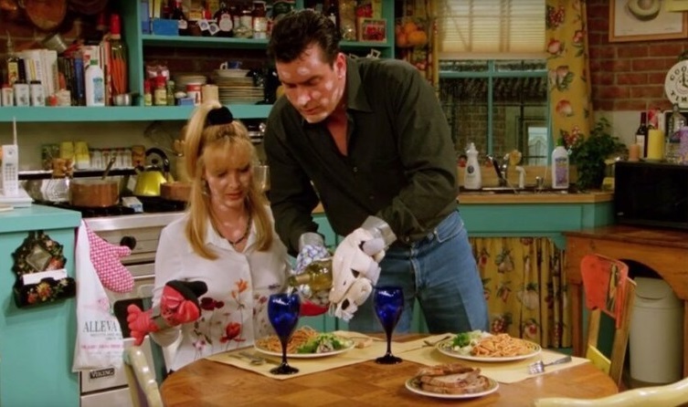 Названы болезни, которые появляются при использовании пластиковой посуды